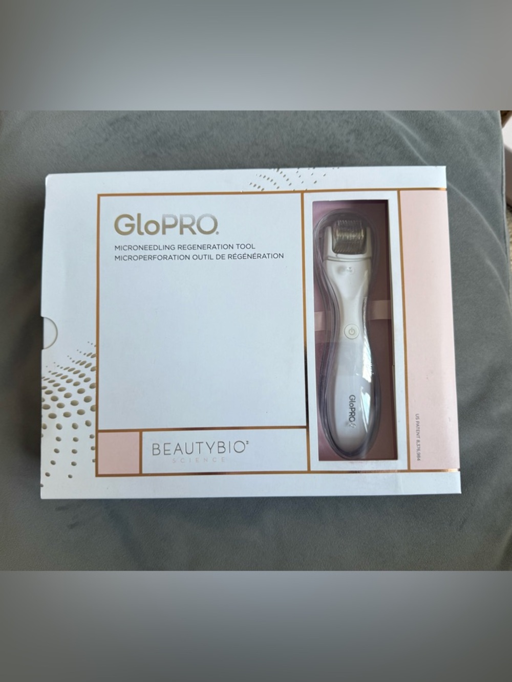 GloPRO Microneedling Regeneration Tool — White